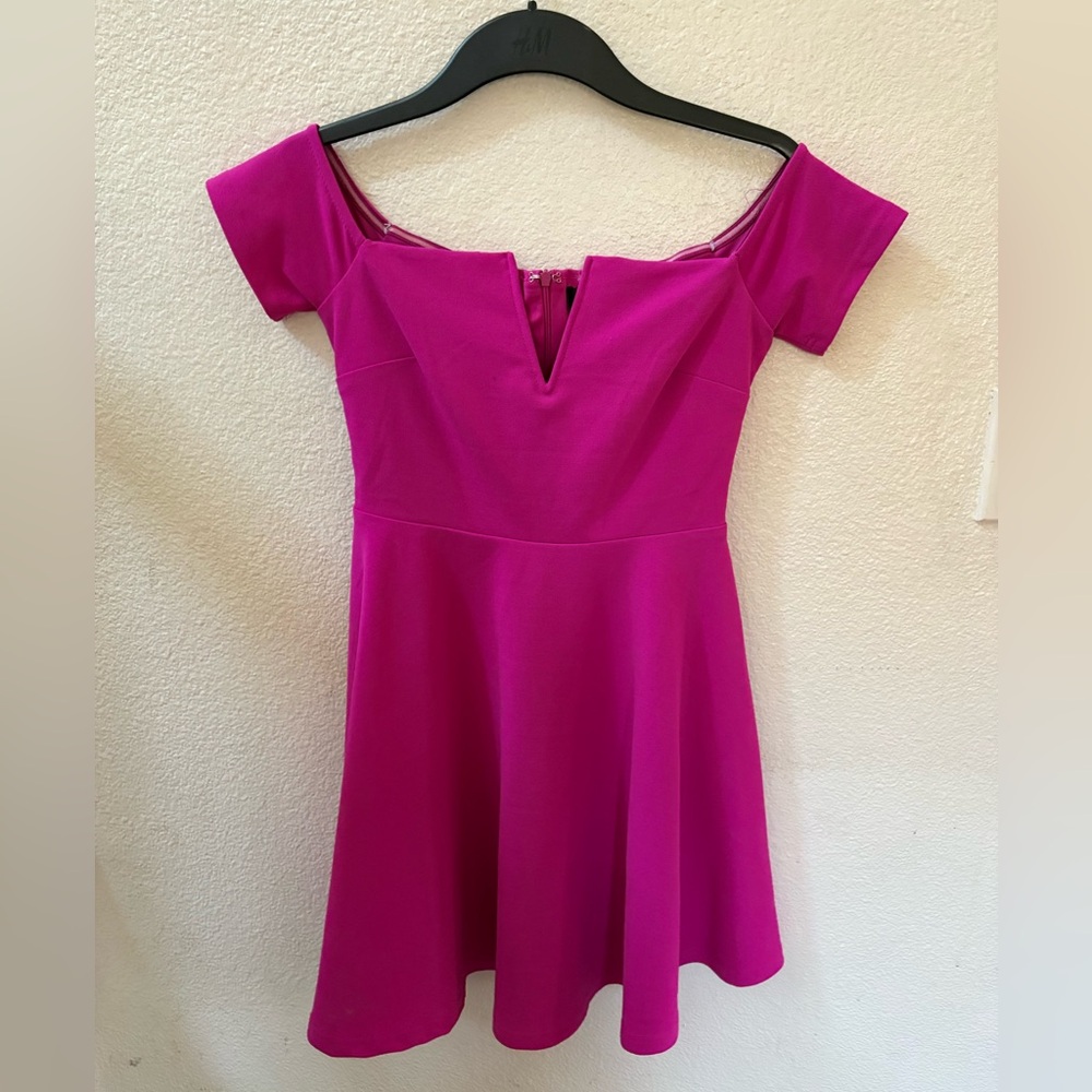 Lulu’s Fuschia Off The Shoulders Mini Peplum Dress 🌵small